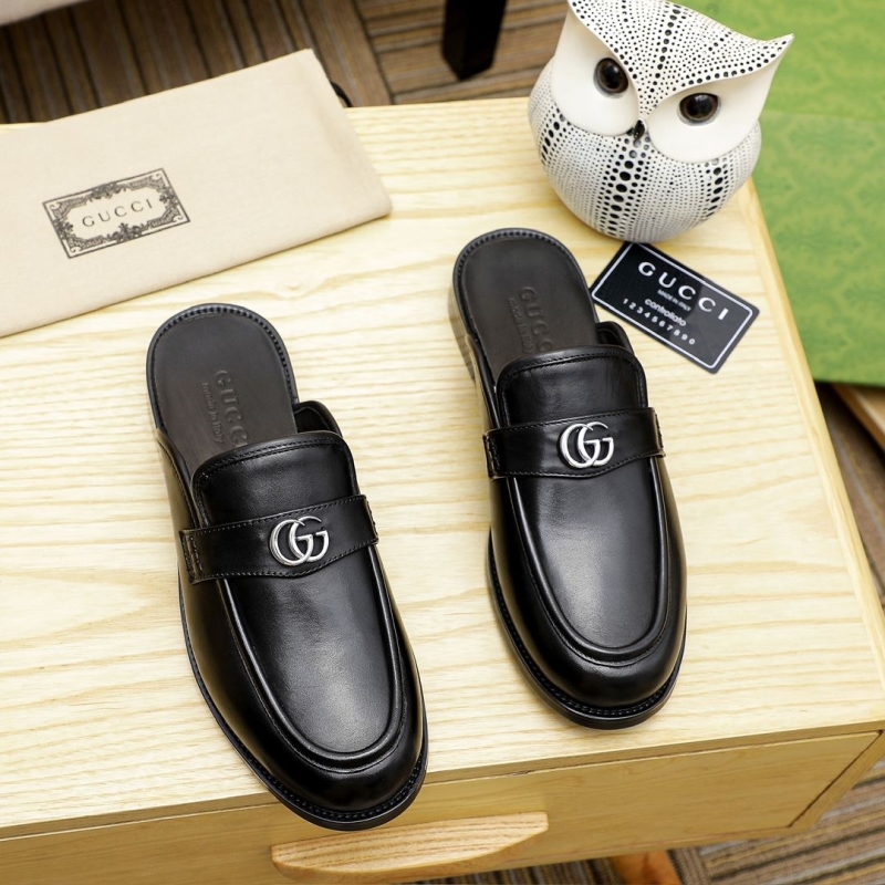 G*u*i slippers